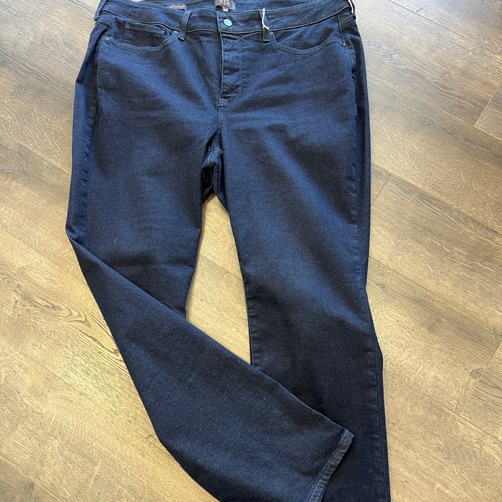 New NYDW Marilyn Straight Jeans with Lift Tuck Technology